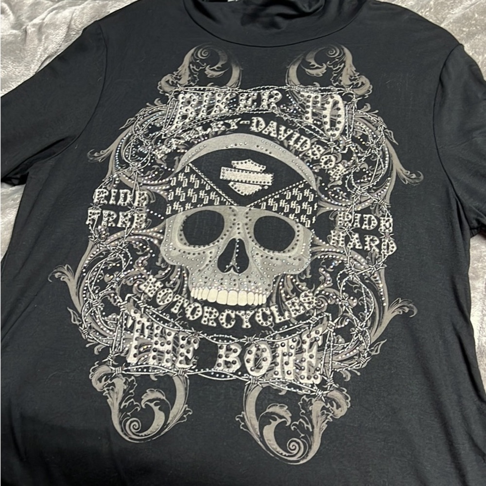 Harley Davidson long sleeve, key hole back